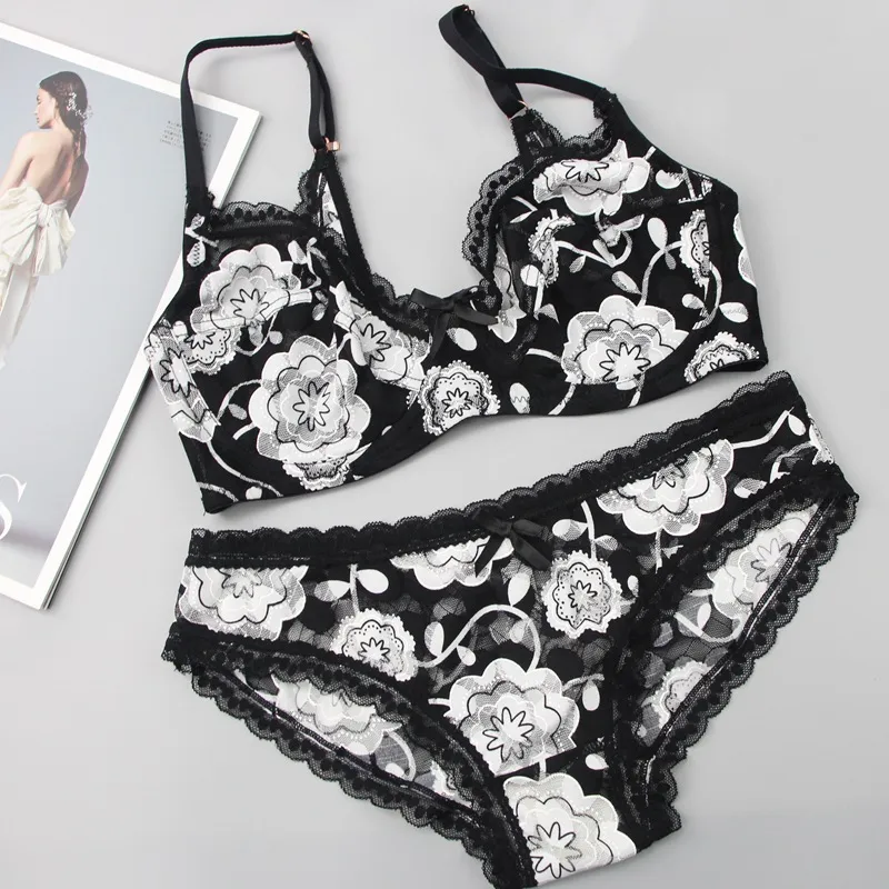 Floral Enchant Lace Bra & Panty Set – Bold Elegance in Black & White