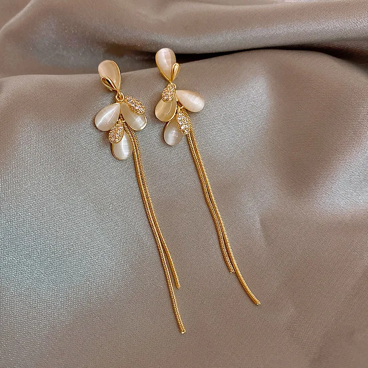 PearlPetal Luxe Drop Earrings